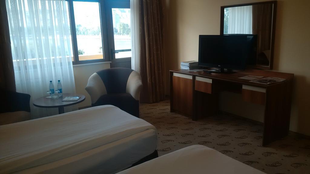 River Side Hotel Мингечевир Стая снимка