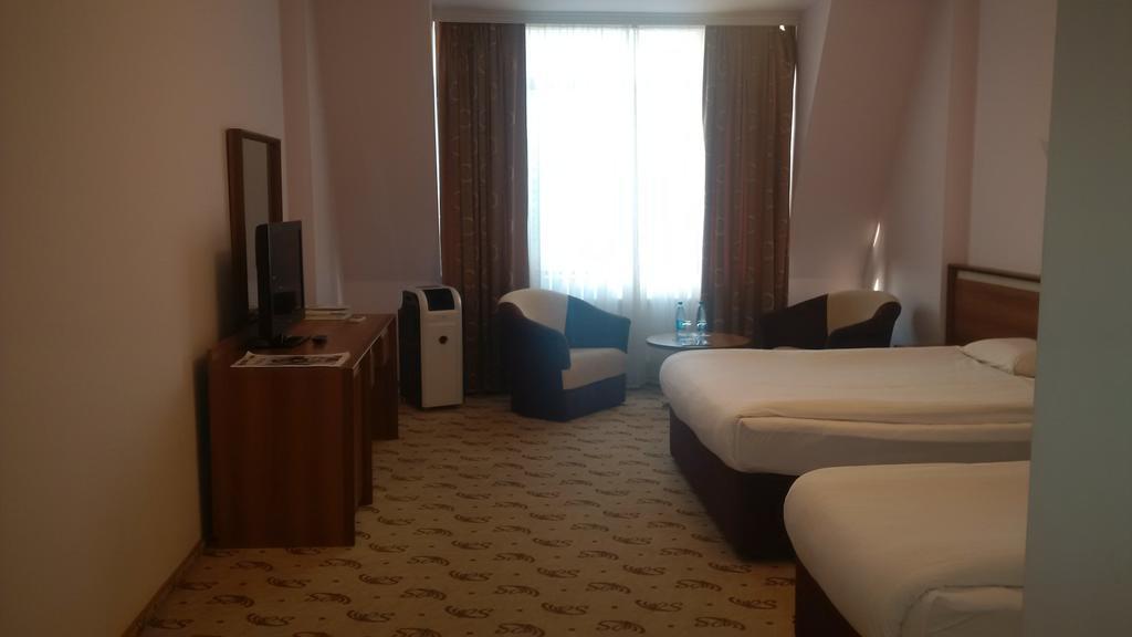 River Side Hotel Мингечевир Стая снимка