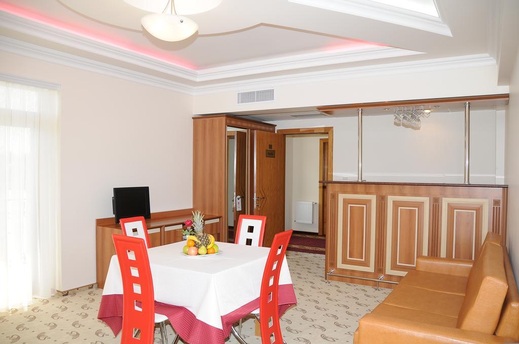 River Side Hotel Мингечевир Стая снимка
