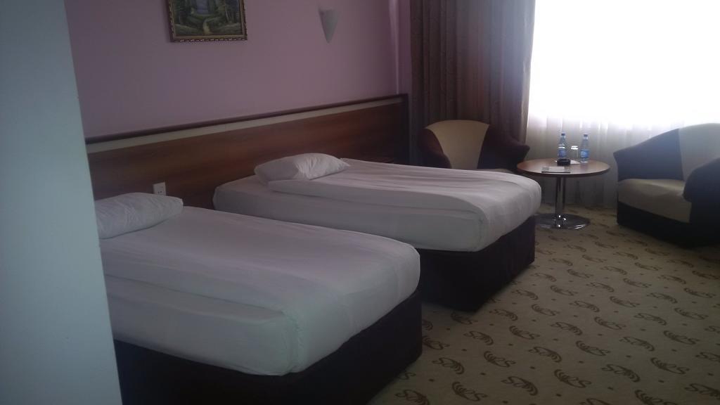 River Side Hotel Мингечевир Стая снимка