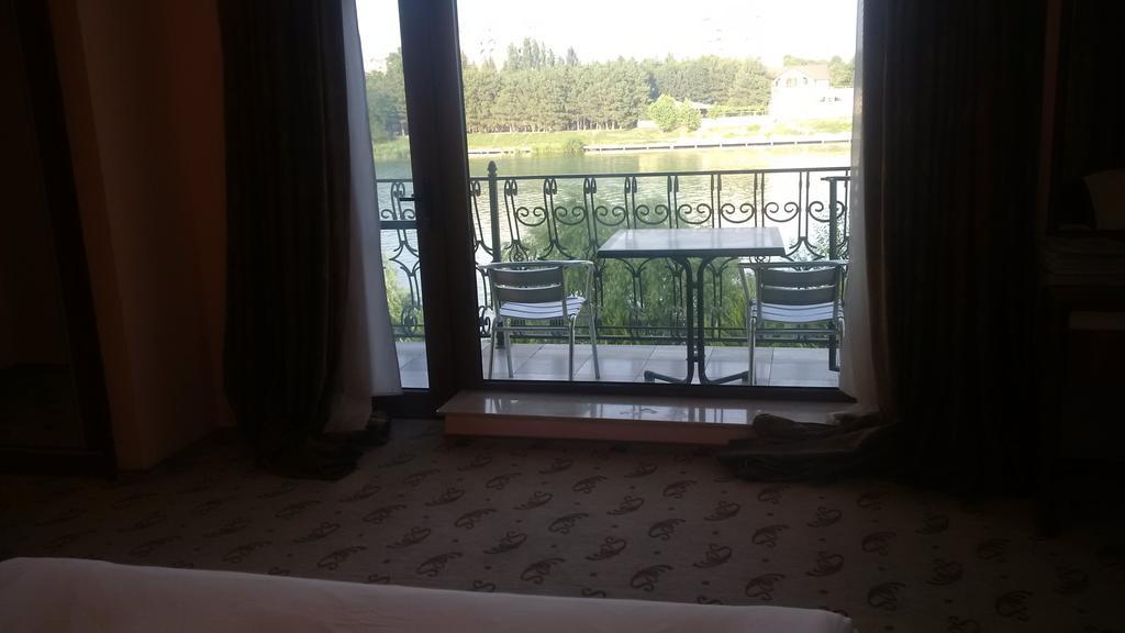 River Side Hotel Мингечевир Стая снимка