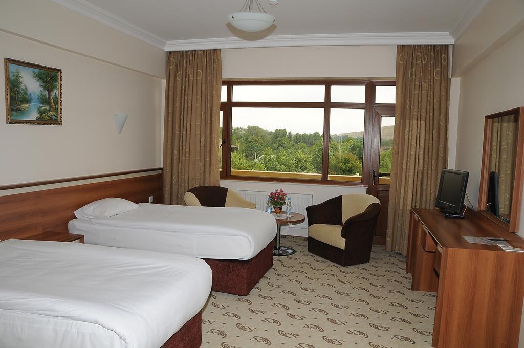 River Side Hotel Мингечевир Стая снимка