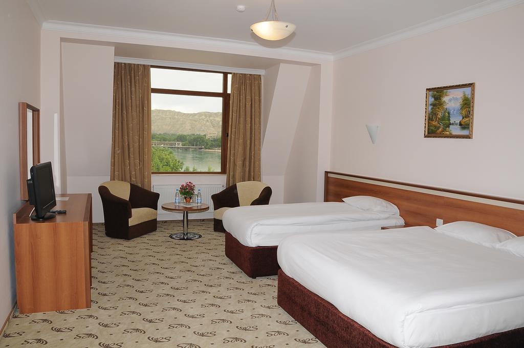 River Side Hotel Мингечевир Стая снимка