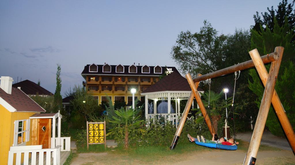River Side Hotel Мингечевир Екстериор снимка
