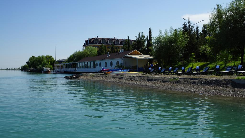 River Side Hotel Мингечевир Екстериор снимка